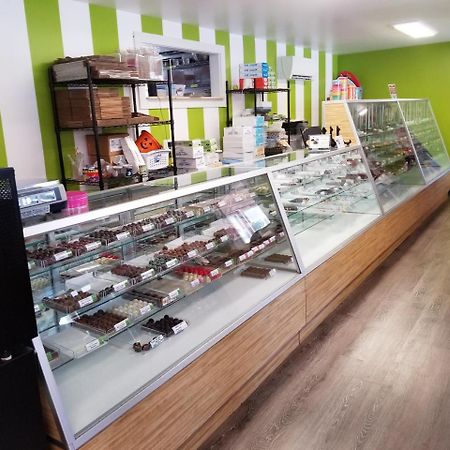 Middlebury Sweets Motel Екстериор снимка