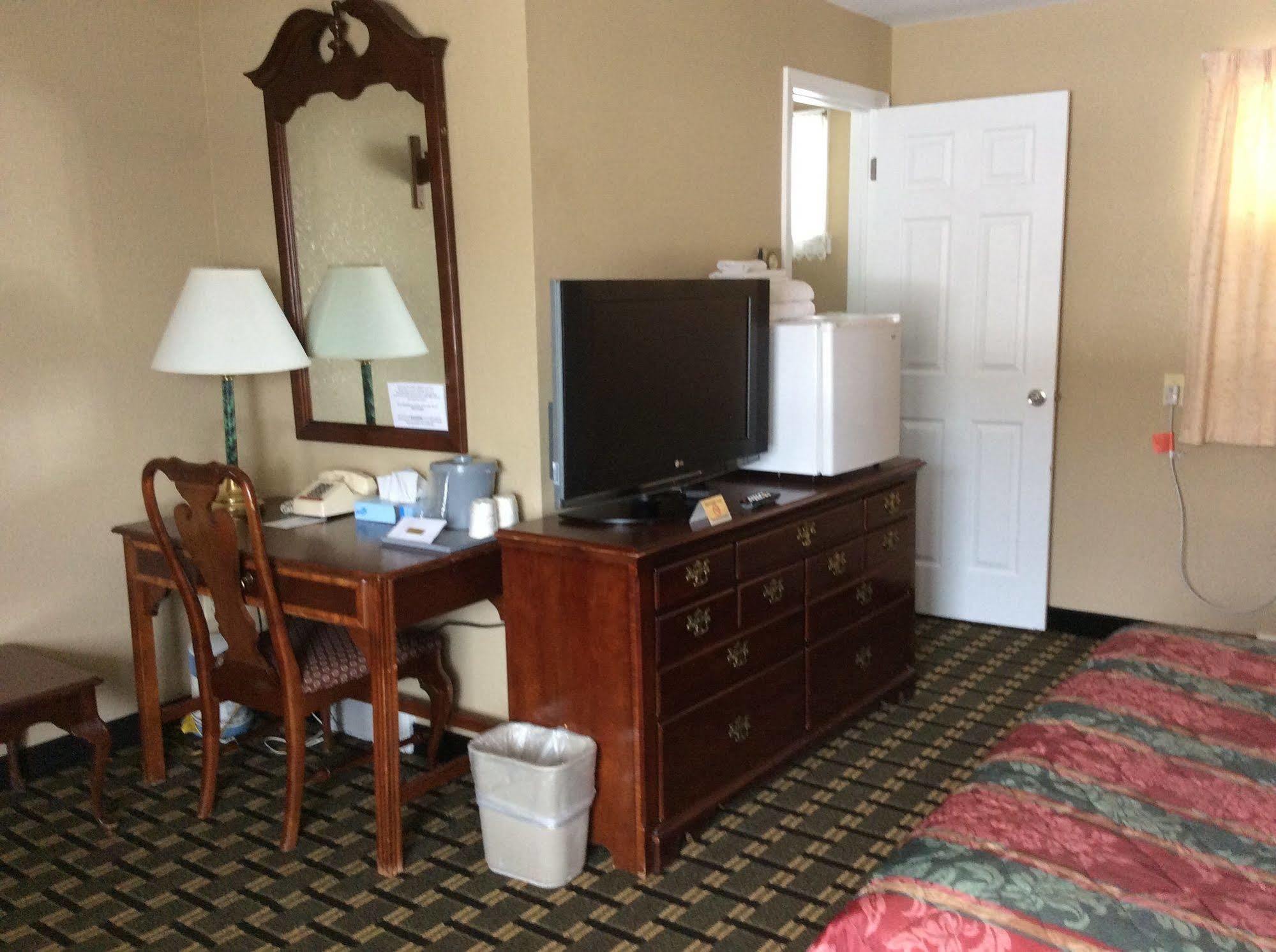 Middlebury Sweets Motel Екстериор снимка