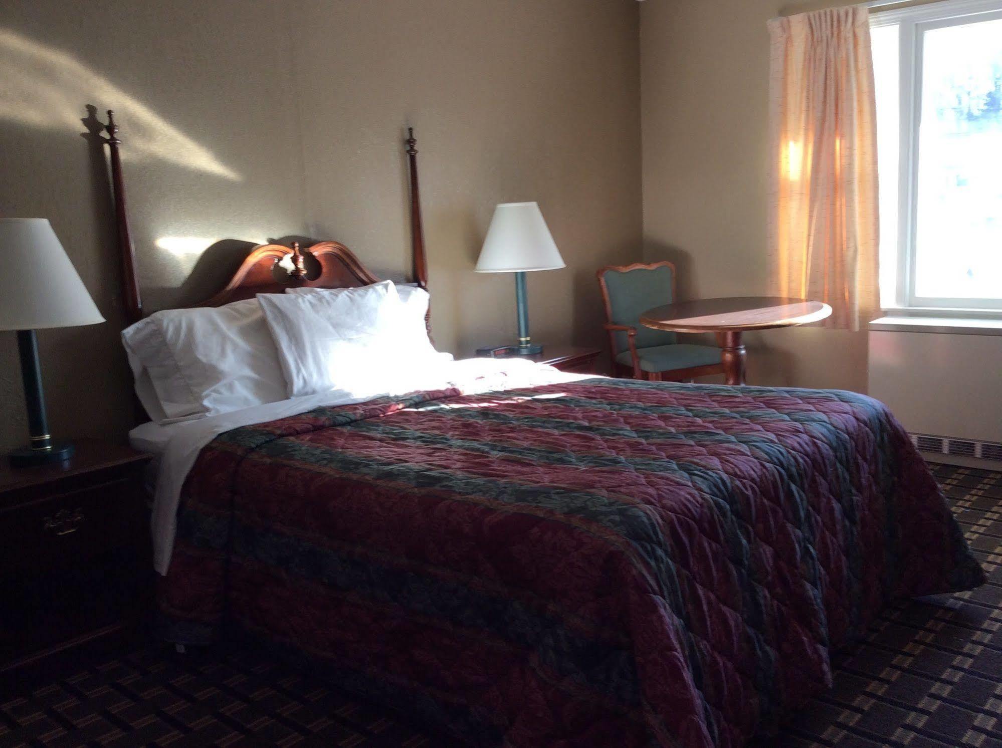 Middlebury Sweets Motel Екстериор снимка