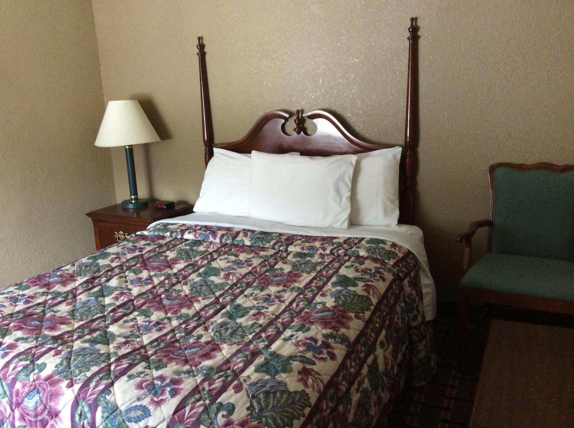 Middlebury Sweets Motel Екстериор снимка