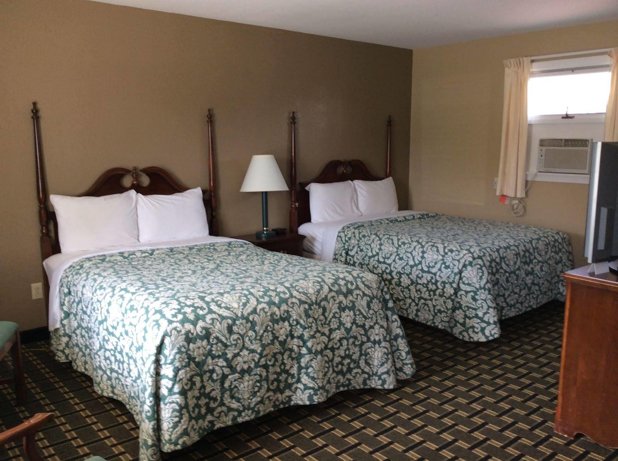 Middlebury Sweets Motel Екстериор снимка