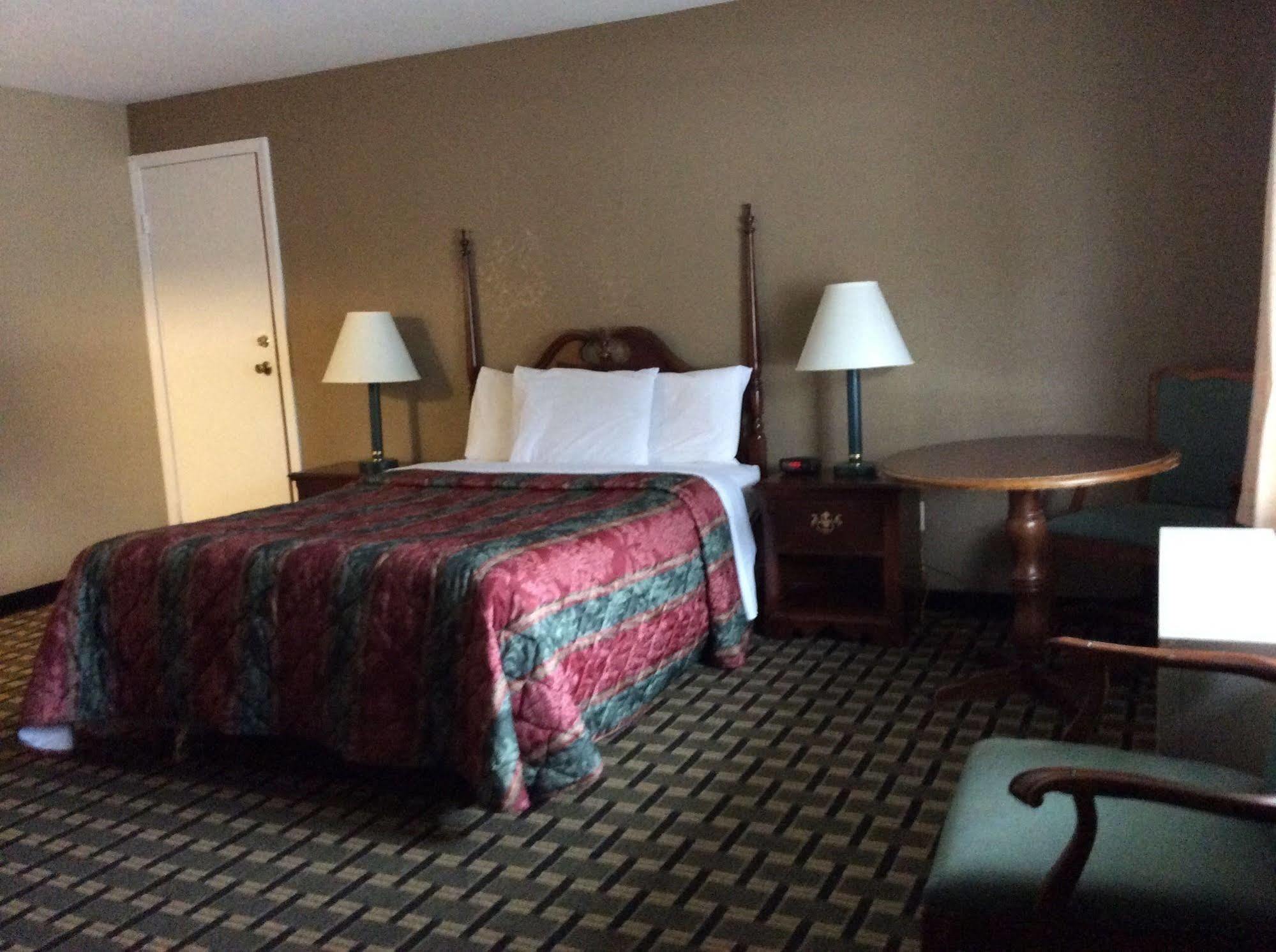 Middlebury Sweets Motel Екстериор снимка