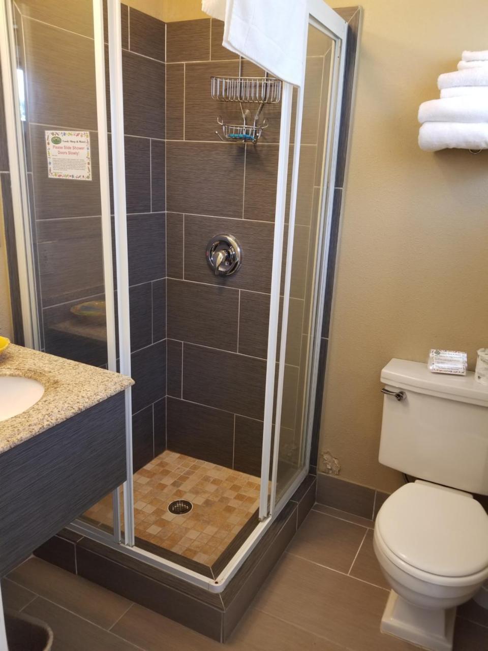 Middlebury Sweets Motel Екстериор снимка