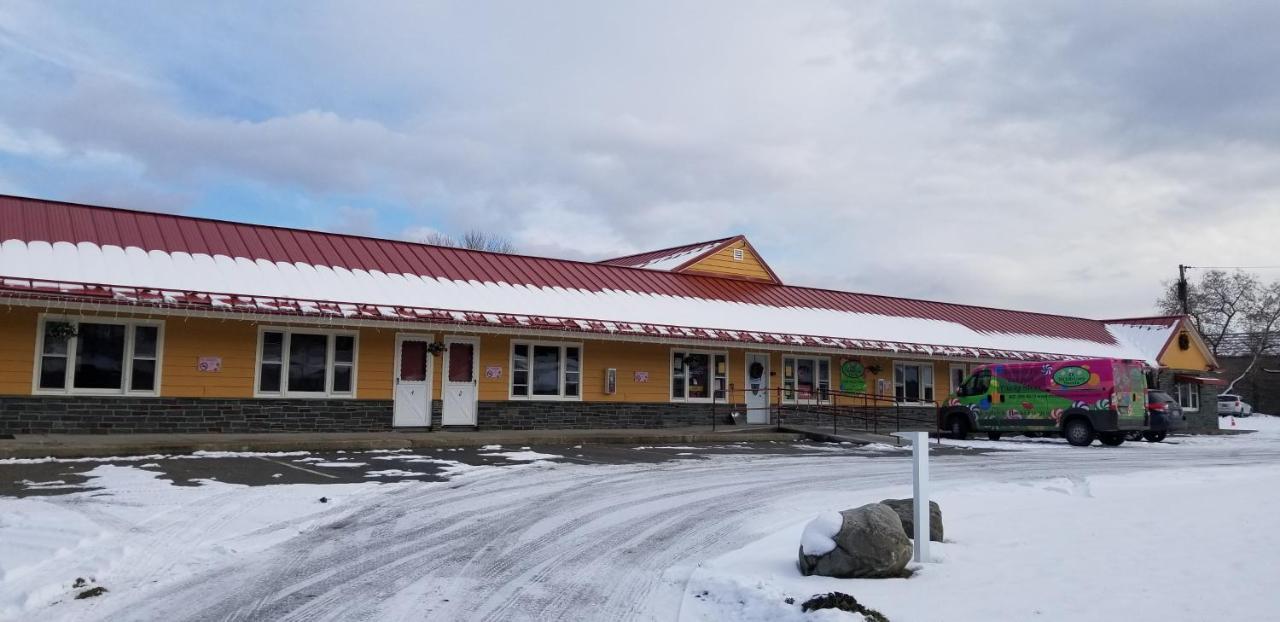 Middlebury Sweets Motel Екстериор снимка
