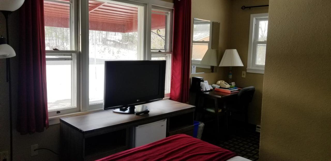 Middlebury Sweets Motel Екстериор снимка